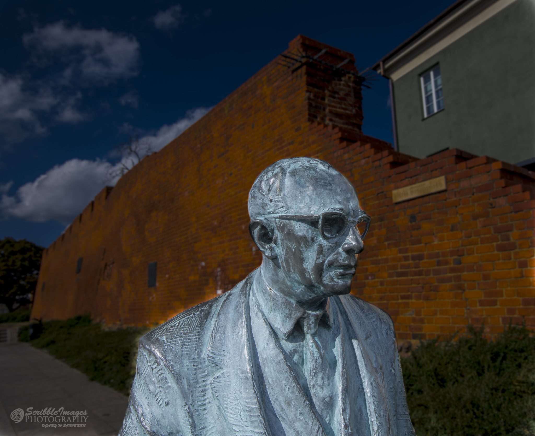 Memorial Statue of Jan Zachwatowicz