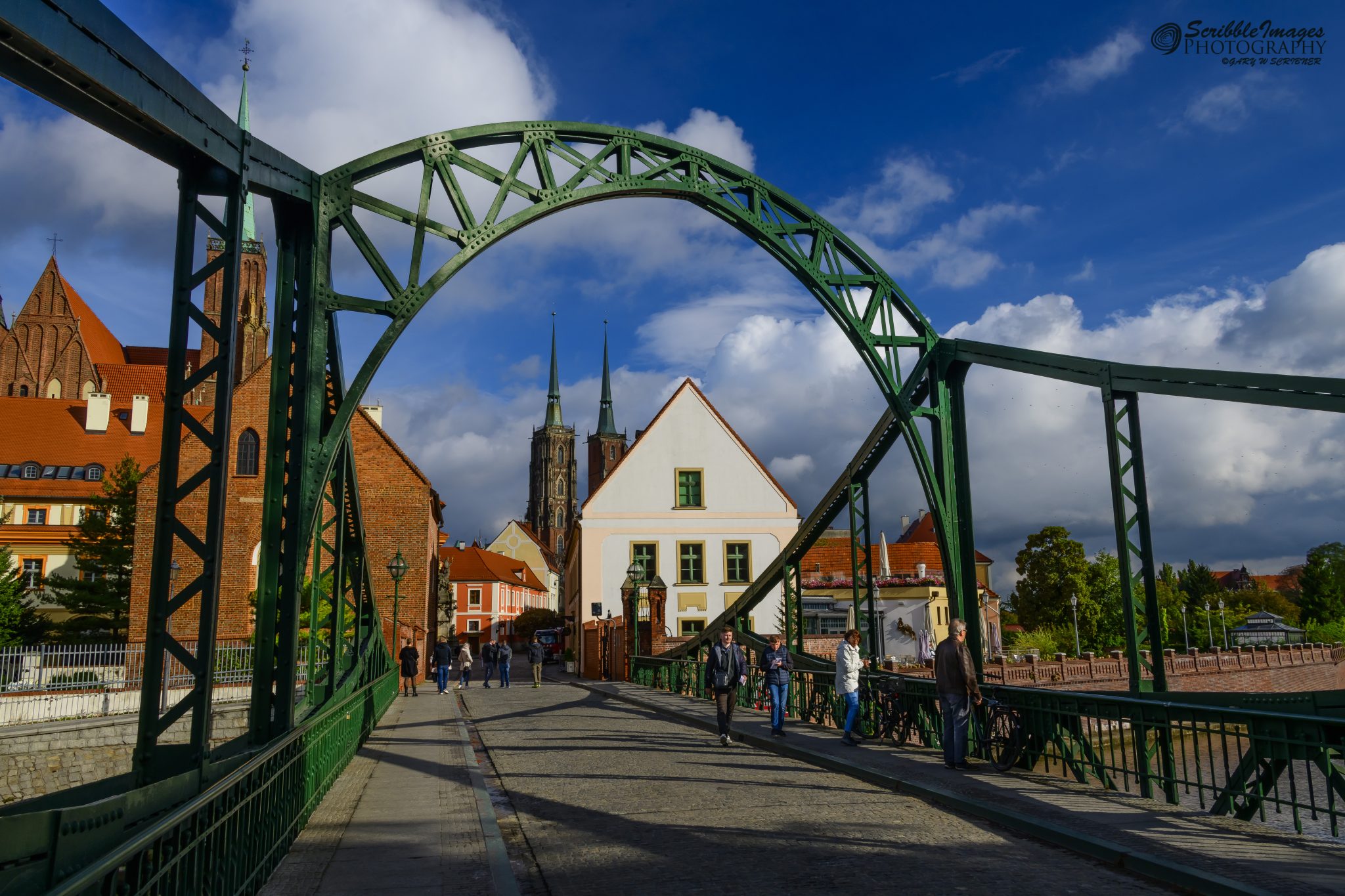 "View Thru The Arch"